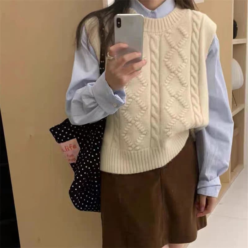ケーブル編みレディースベスト