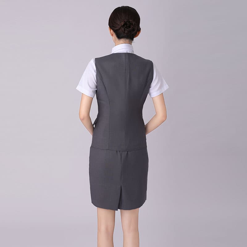 レディースベスト 細身シルエットのベストスーツ