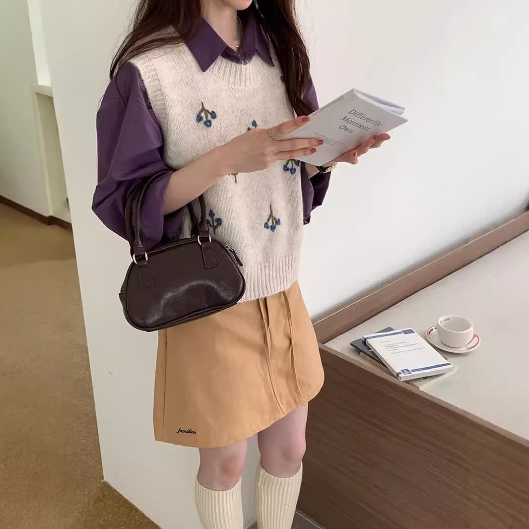 小花刺繍入りレディースベストニット